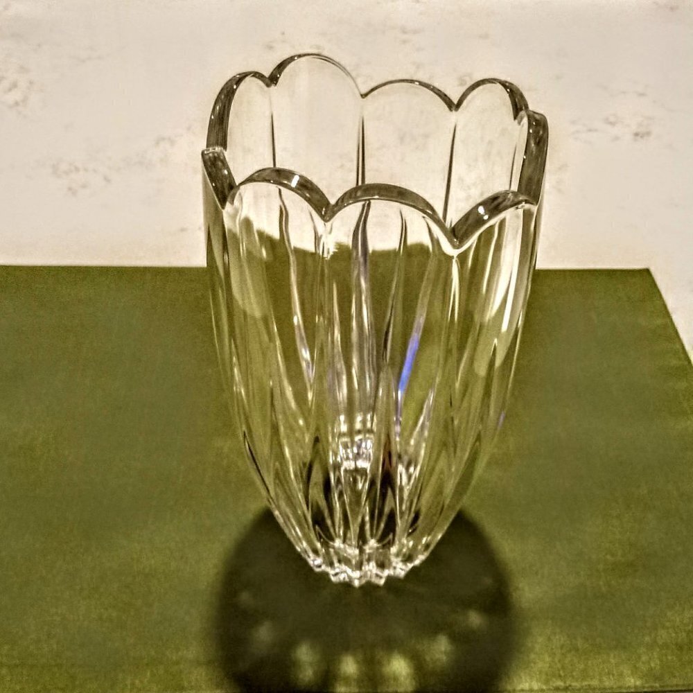 Scallop Rim Clear Lead Crystal Glass Vase